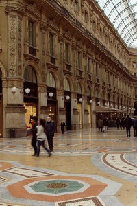 Shops_-_Galleria_Vittorio_Emanuele_II_-_Milan_2014